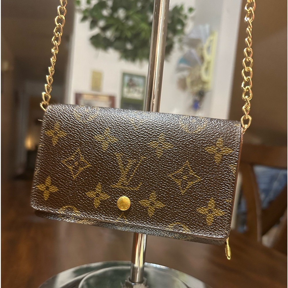 LOUIS VUITTON Portefeuille Tresor Monogram Bifold Wallet 8A0964 🎉🎉🎉Host …